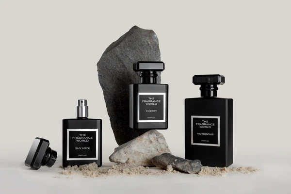 How Does the Material of a Perfume Bottle Affect Scent? 
